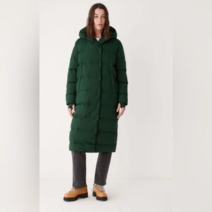 Frank & Oak The highland long puffer coat in forest green